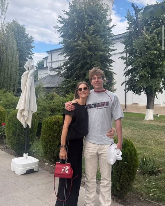Romanița Iovan și Albert, fiul ei/ sursă foto: Instagram