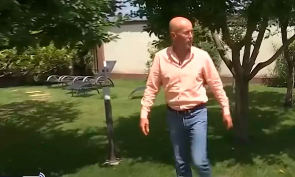 Mugur Mihăescu în propria grădină