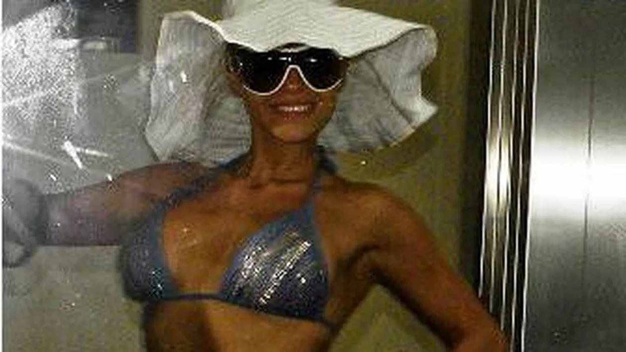 Oglinda, oglinjoara, cine si-a facut cel mai penibil selfie din tara? Ruby si Marculescu fara lenjerie intima!