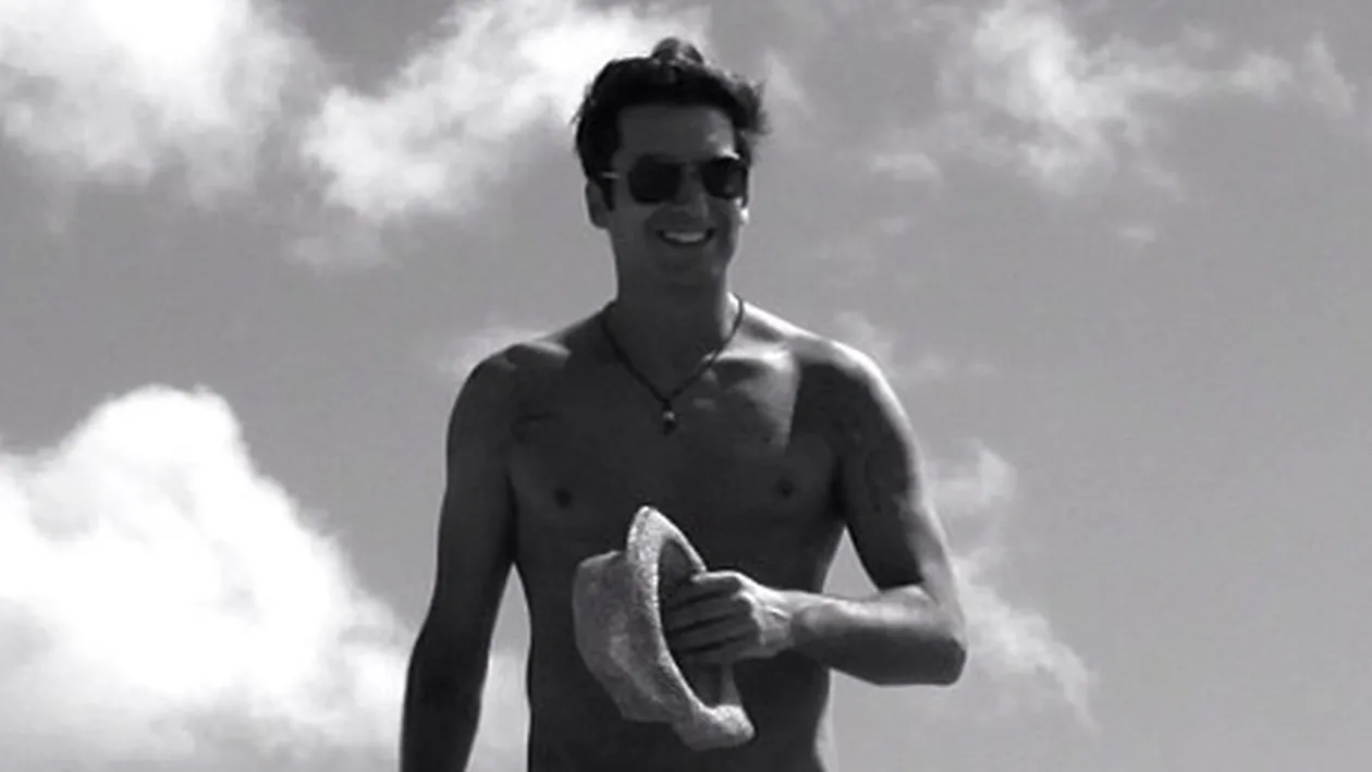 Radu Valcan s-a transformat azi in ghiocel... rosu! Va pup, sa aveti o zi cu mult zambet!