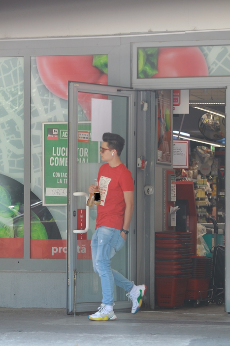 Selly și-a cumpărat două beri din supermarket