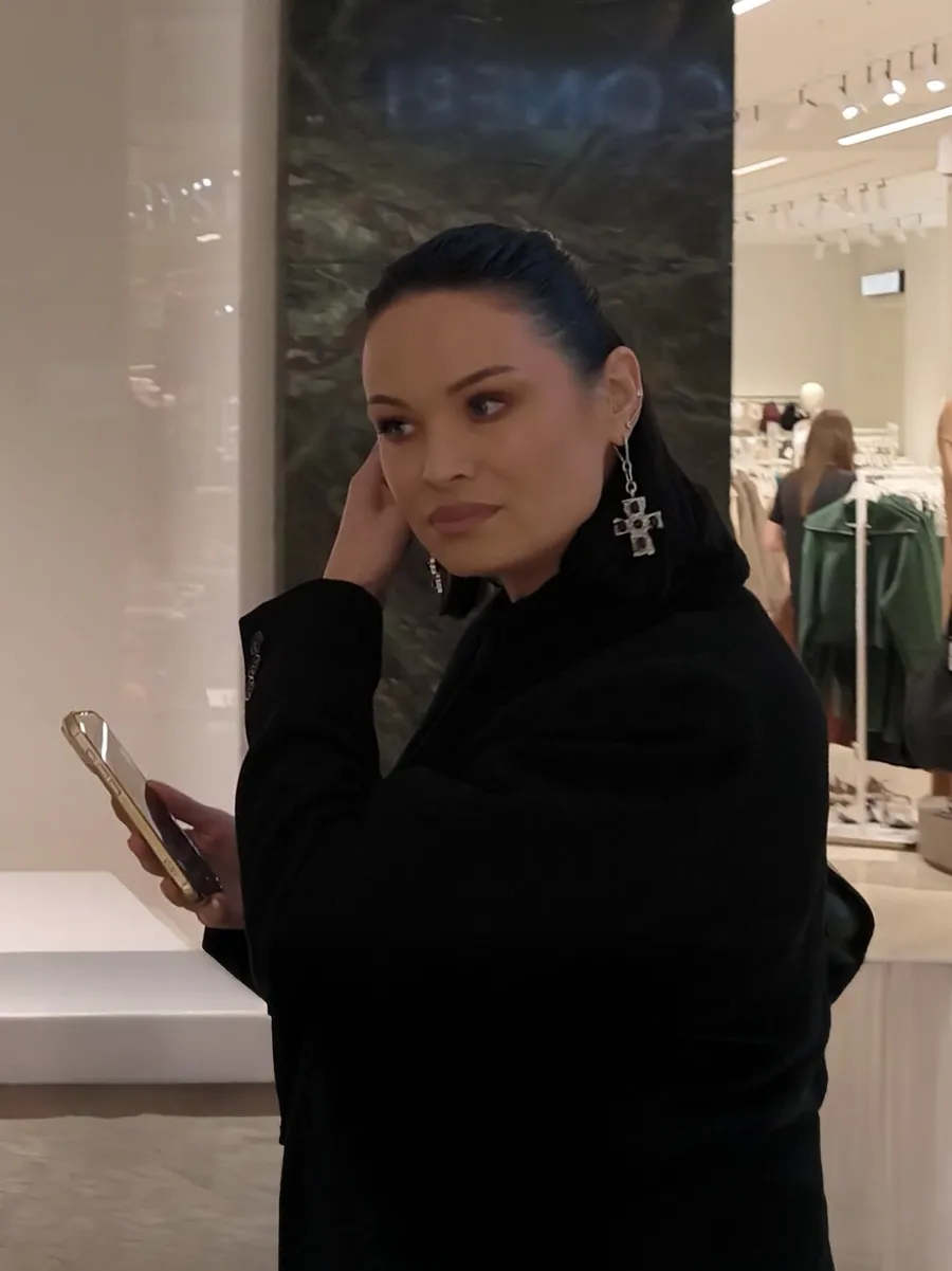 Artista nu a lăsat o clipă telefonul din mână