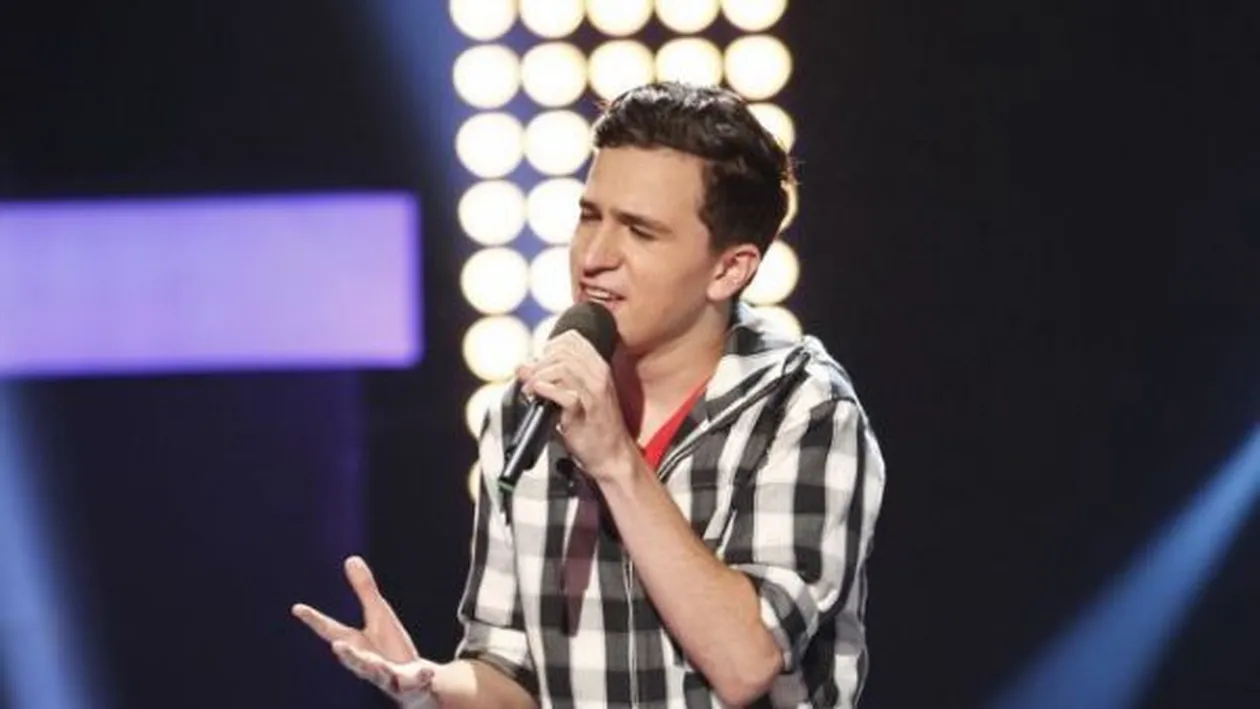 Un puşti de 18 ani, invitat în concertele lui Brenciu! Nu l-a vrut la Vocea României, dar l-a luat pe scenă!