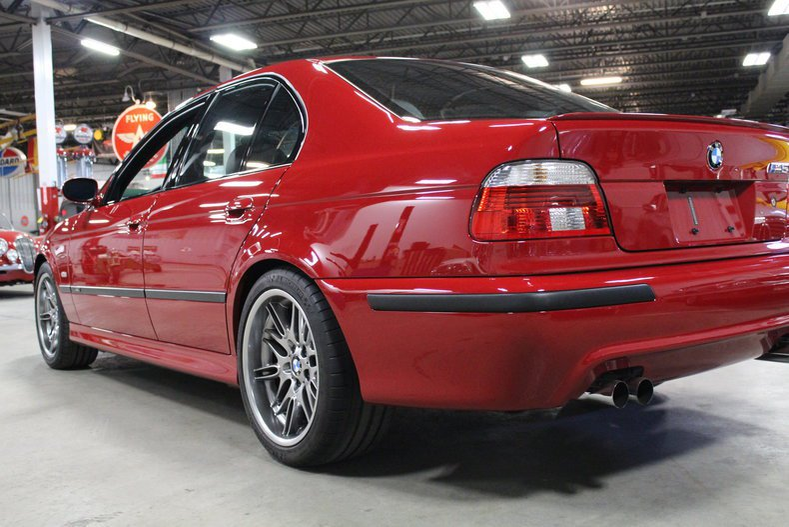 BMW M5 din 2002, scos la vânzare cu un kilometraj incredibil! GALERIE FOTO