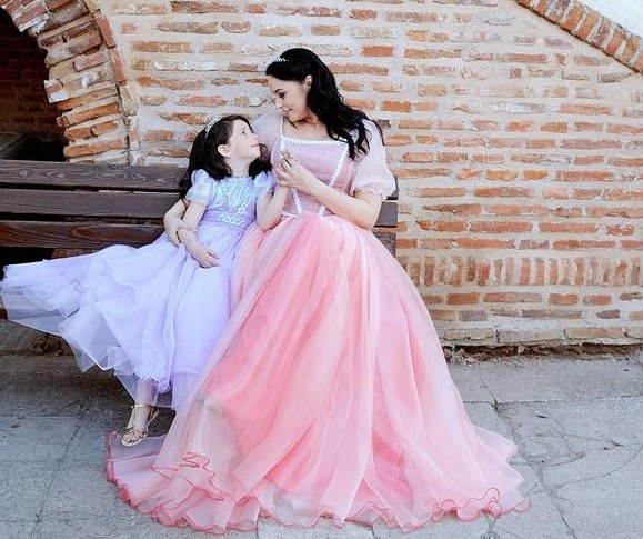 Cât de mare s-a făcut Violeta! Fiica Andreei Marin şi a lui Ştefan Bănică Jr a început liceul. FOTO