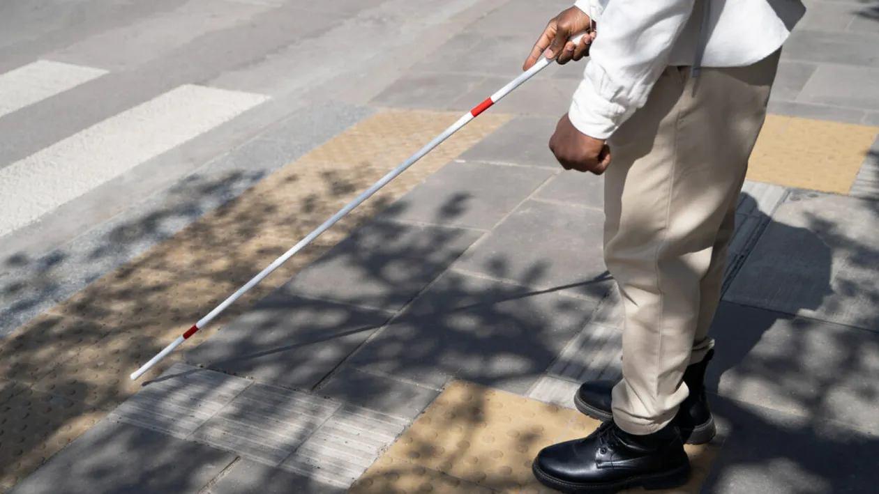 Un bărbat a primit indemnizații de peste un milion de euro, după ce s-a prefăcut orb toată viața! Cum a fost descoperit de autorități