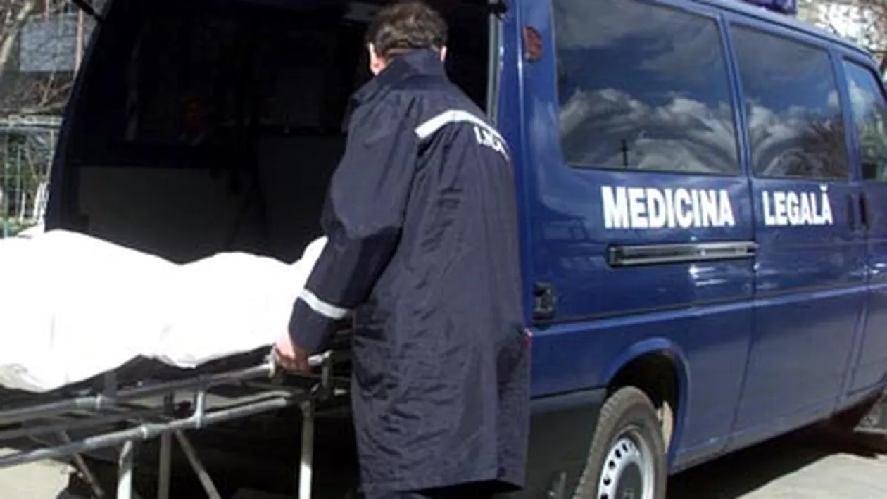 Femeie găsită moartă în casa ei, cu o pungă pe cap şi cu un cablu înfăşurat de gât