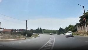 Haos pe șoselele din România! Momentul în care o tragedie este evitată la secundă