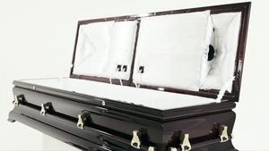 Muzica nonstop pentru morti cu cel mai puternic sistem de sunet montat intr-un cosciug