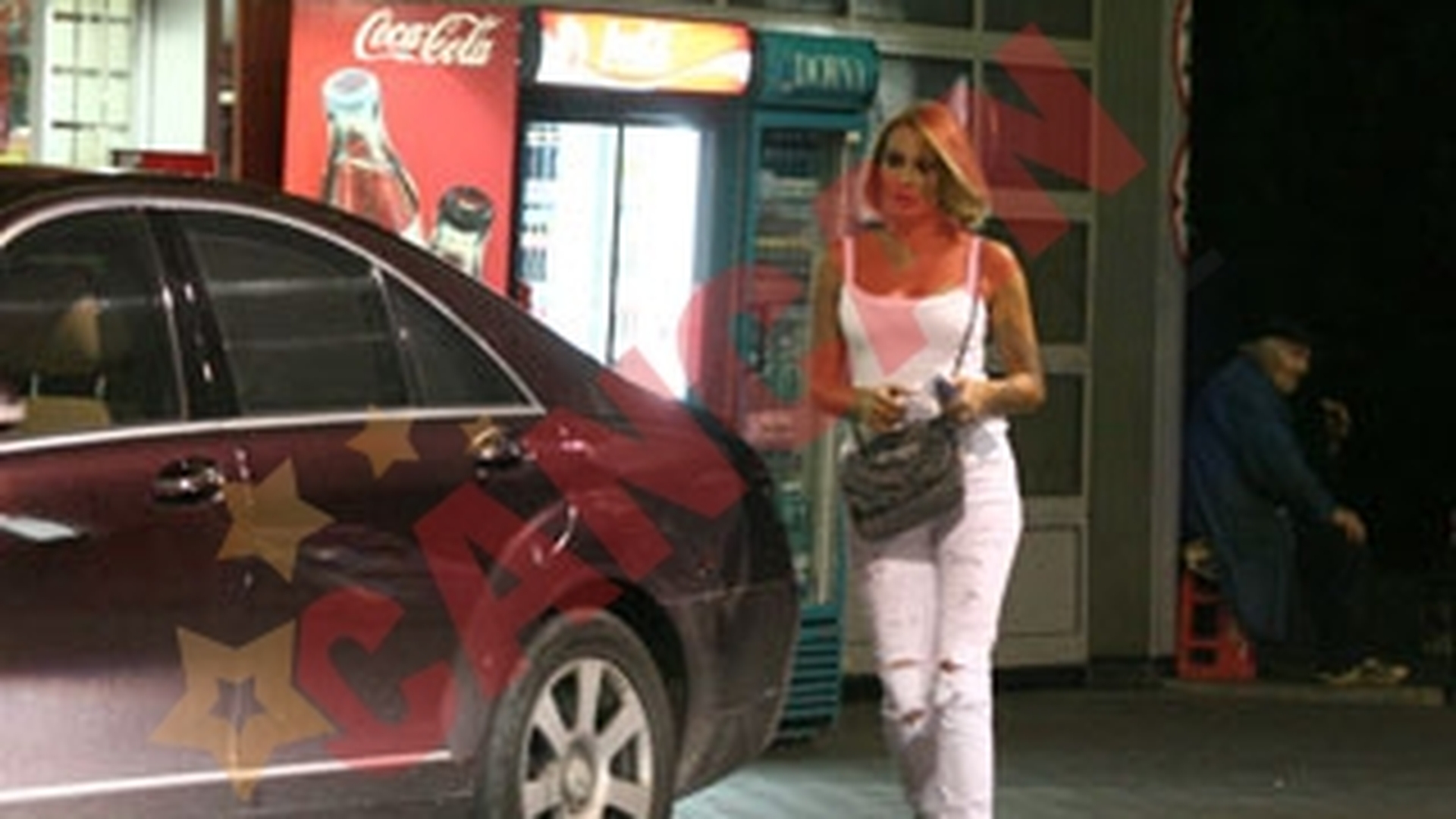 Crina Abrudan cumpara noaptea tigari pentru iubitul ei