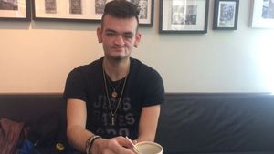 Povestea tulburătoare e tânărului care s-a născut cu Sindromul Alcoolic Fetal: ”Mama a băut mult!”