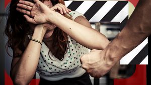 Calvarul prin care trece (cândva) vecina Tinei Turnei, românca acuzată de răpire de fostul soț elvețian. ”M-a bătut cu copilul în brațe!”