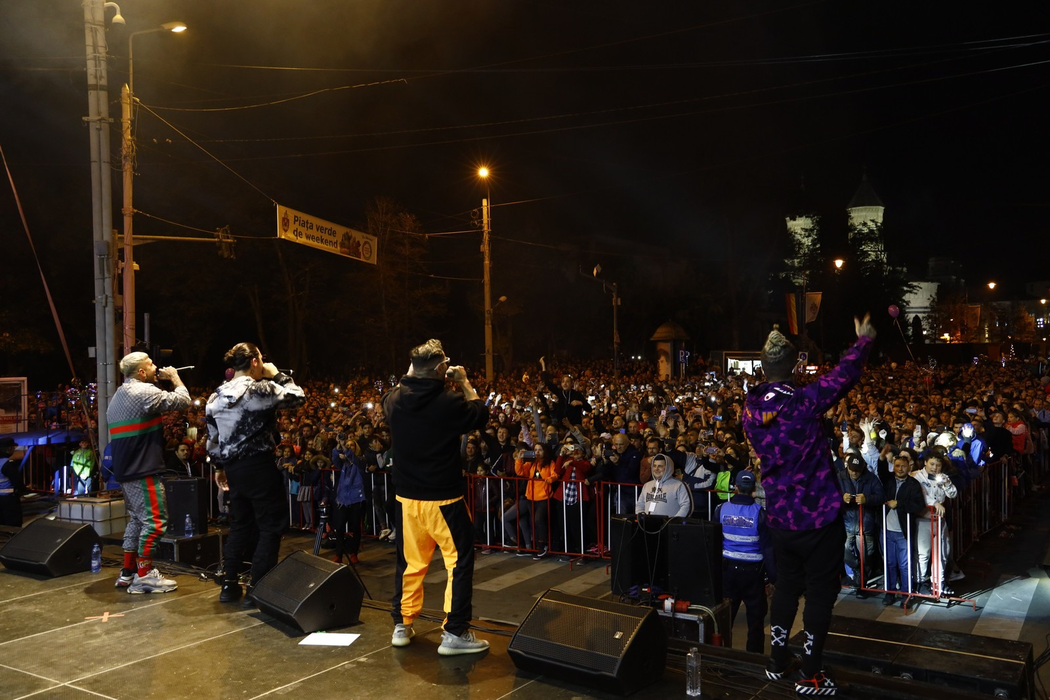 Alex Velea, apariție șocantă pe scenă la Sărbătorile Iașiului. Cum a venit îmbrăcat