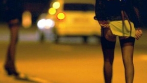 O elevă de 14 ani din Deva a fost traficată de un proxenet! A avut peste 30 de clienți, iar în schimb primea țigări, mâncare și haine