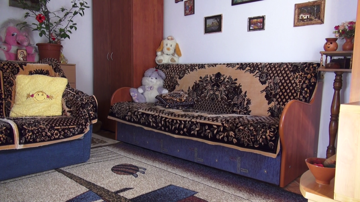La un an după terminarea show-ului, Alexandra și familia ei au reușit să se mute în casă. Imobilul face însă obiectul unei decizii de demolare, pentru că ar fi fost construit fără autorizație