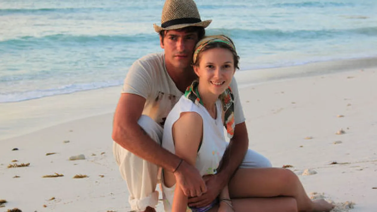 Adela Popescu şi-a luat concediu după 2 ani de muncă! Vezi dacă a cerut-o de soţie Radu Vâlcan în Seychelles