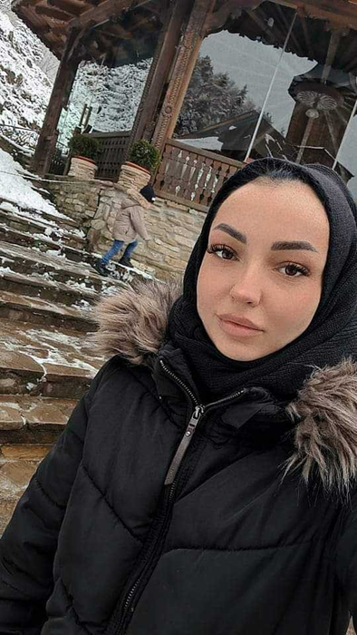 Ce a apărut peste sicriul Denisei, escorta ucisă de un criminal în serie! Rudele ei nu au mai văzut așa ceva