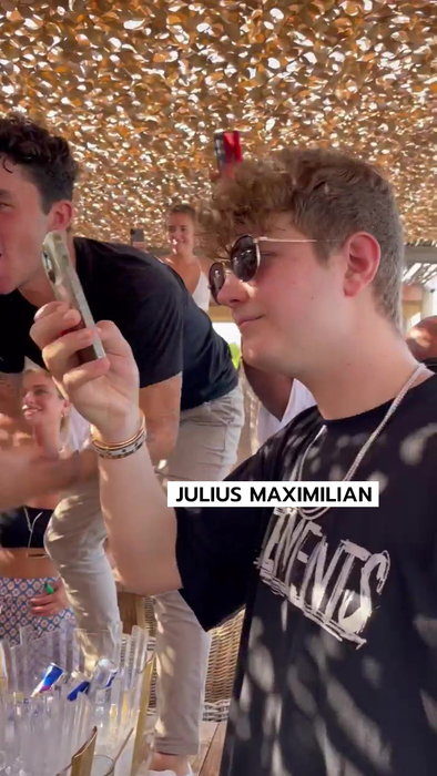 Julius Maximilian, un puști de bani gata
