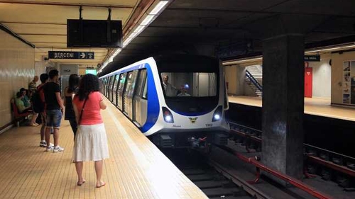 Alertă la metroul din Capitală! Un bărbat a încercat să se sinucidă