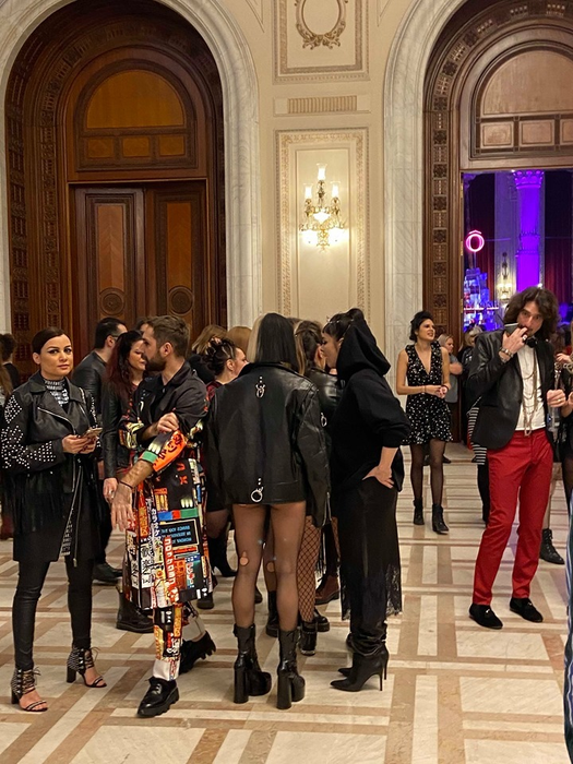 Nu e banc! Lidia Buble a venit în fundul gol azi-noapte, la petrecerea Elle