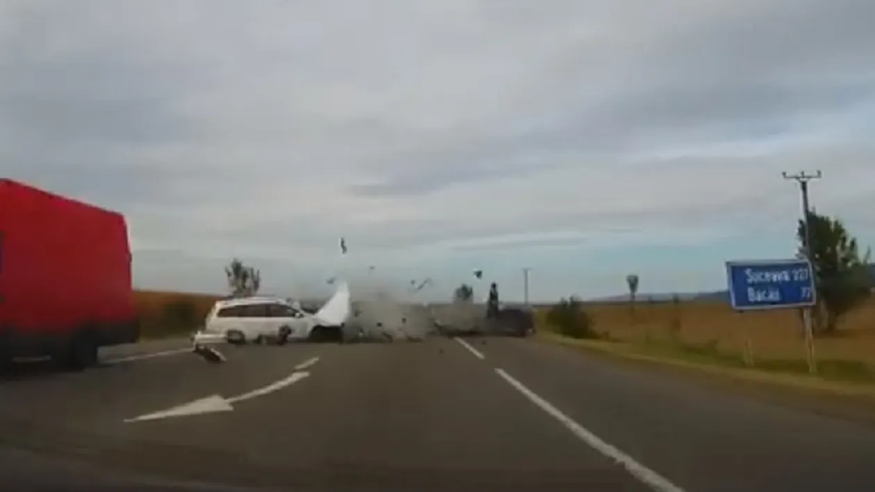 VIDEO. Imagini terifiante. Impactul tragediei de la Pădureni a fost filmat! Patru oameni au murit pe loc