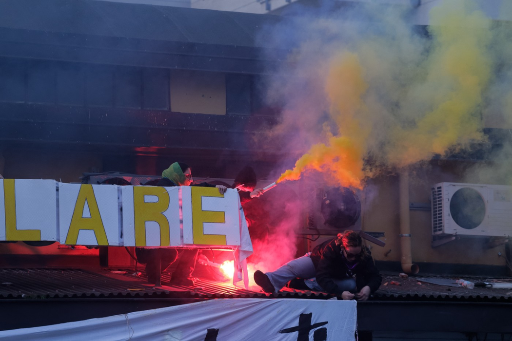 MILAN, ITALY – FEBRUARY 7: Thousands of demonstrators take part in an anti-Olympic protest against the Milano Cortina 2026 Winter Olympic Games, as they light smoke bombs and hang banners in in Milan, Italy, on February 7, 2026. Andrea Carrubba / Anadolu/ABACAPRESS.COM,Image: 1072917420, License: Rights-managed, Restrictions: , Model Release: no, Credit line: AA/ABACA / Abaca Press / Profimedia