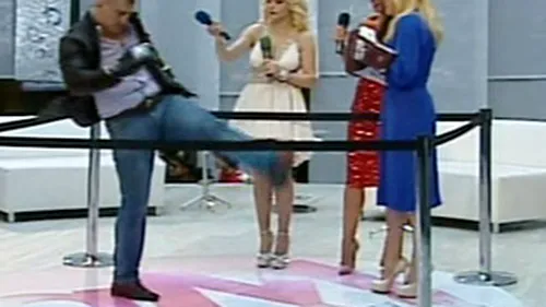 VIDEO Catalin Morosanu i-a predat lectii de box Elenei Udrea: Lovitura sub centura e cea mai importanta pentru o femeie! Ea a excelat la calcatul camasilor!