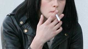 Kristen Stewart traieste numai cu tigari, energizante si ocazional cipsuri