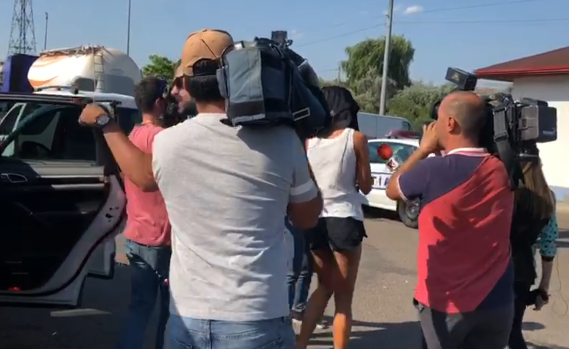 Bianca a încercat să se ascundă de camerele video