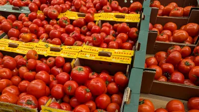 Supermarketul în care 1 kg de roșii românești costă 58 lei. Reacția APC România