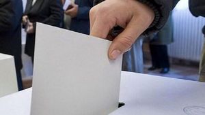 Cum au votat astăzi românii infectați cu noul coronavirus. Ce reguli s-au aplicat