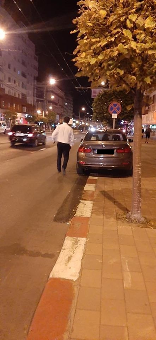 Cui îi aparține acest BMW parcat pe INTERZIS. Nu a ținut cont de reguli