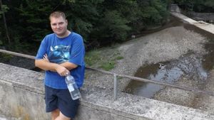 El este Marius, tânărul de 33 de ani găsit mort în casă: ”Zbor lin între îngeri!”