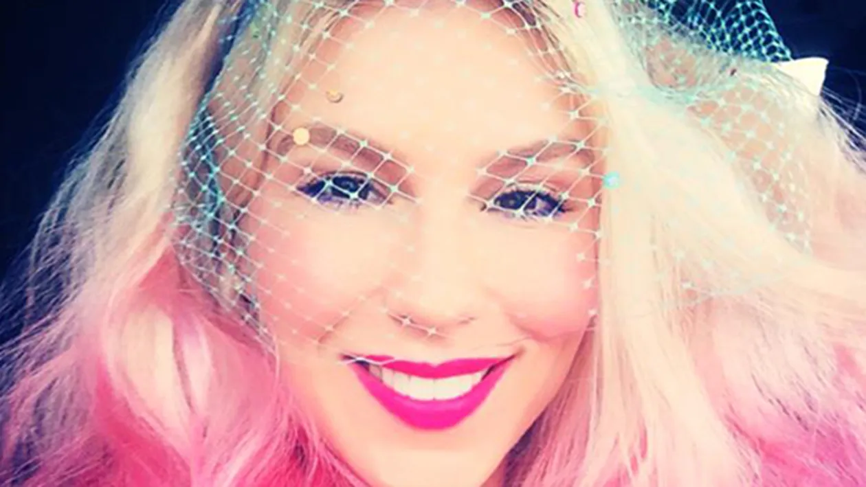 Lady Gaga ar fi invidioasa pe tinuta ei! Toti ochii au fost atintiti asupra Corinei, cand a pasit pe covorul rosu