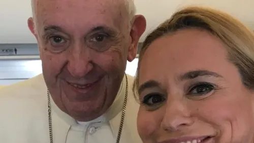 Ce l-a rugat Andreea Esca pe Papa Francisc în avion