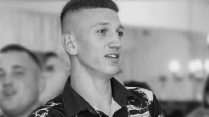Cine este Sebastian, tânărul de 20 de ani înjunghiat mortal la un majorat din Iași! Scăpase în urmă cu câţiva ani de cancer: „Dumnezeu l-a salvat, iar acum l-a omorât un boschetar”