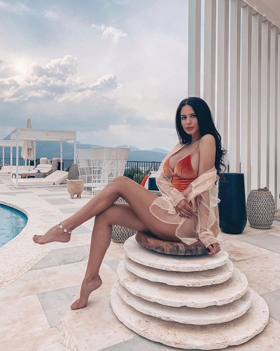 Larisa Ionescu a născut în secret! Avem primele imagini cu bebelușul și numele pe care l-a primit