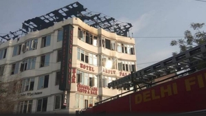 Incendiu devastator într-un hotel din New Delhi. Cel puțin 17 oameni au murit arși de vii