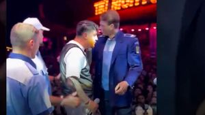 Bogdan de la Ploieşti, "săltat" de mascaţi de la concert? Adevărul despre imaginile care au făcut înconjurul internetului