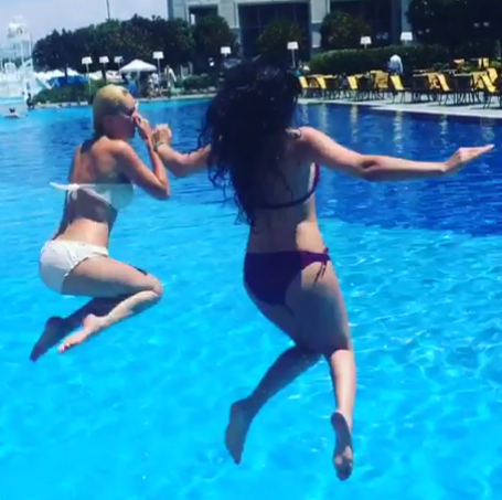 Doinita Oancea şi Diana Dumitrescu s-au întrecut la proba costumului de baie! Care dintre ele a câştigat la capitolul ”siluetă”