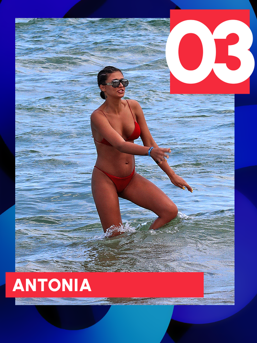 ATENŢIE! Intră în acţiune TOP 30 de vedete care au scăpat rapid de haine şi… Inna, Antonia sau Delia au fugit din calea valurilor pe nisipul fierbinte! Graba strică treaba, dar nu şi în cazul lor!