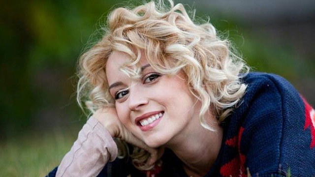 Dianei Dumitrescu i s-au zarit silicoanele prin rochia transparenta! Vezi imaginea cu care a innebunit toti barbatii de pe litoral