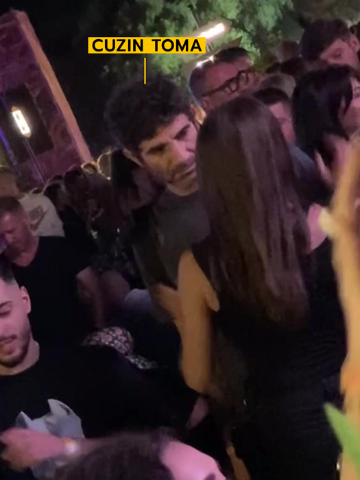 "Firicel" discută cu bruneta, aceasta îi zâmbește