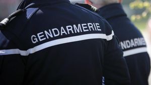 A fugit la amantă pe timpul carantinei și a dat nas în nas cu jandarmii. Un bărbat din Cluj s-a ales cu o amendă usturătoare
