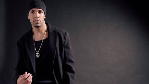 Craig David vrea sa manance usor si sanatos in timpul sederii in Romania. A cerut piept de pui dezosat si neaparat feliat