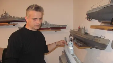 Ce pasiune şi-a găsit un poliţist din Ialomiţa. A construit o flotilă în sufragerie!