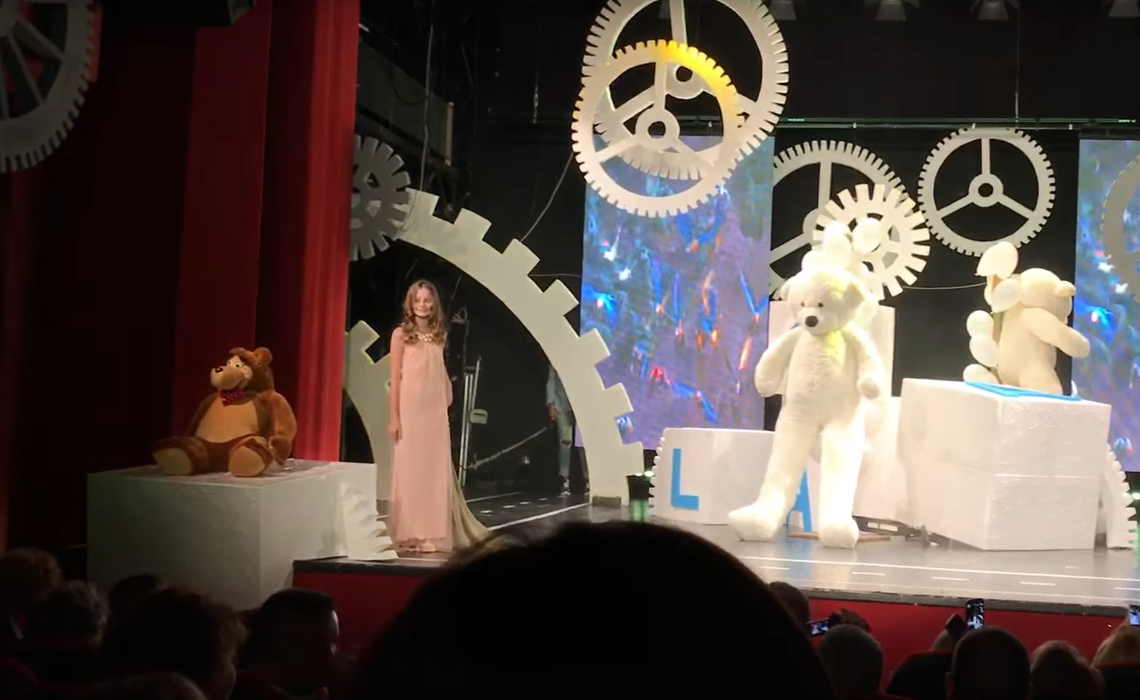 IRINEL COLUMBEANU e foarte mândru de fiica sa, după ce a participat la o prezentare de modă! Îi calcă tot mai tare pe urme MONICĂI GABOR