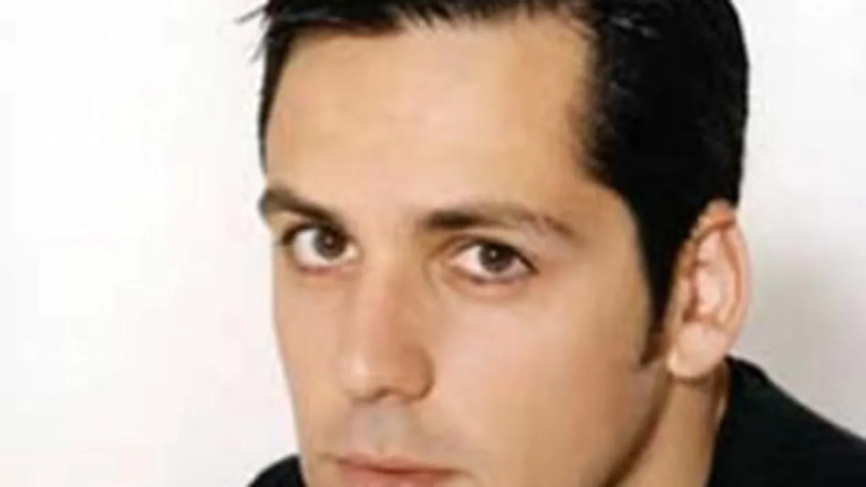 Stefan Banica lanseaza piesa Cantec pentru Violeta pe noul sau album! Asculta aici melodia pe care i-o dedica fiicei lui!