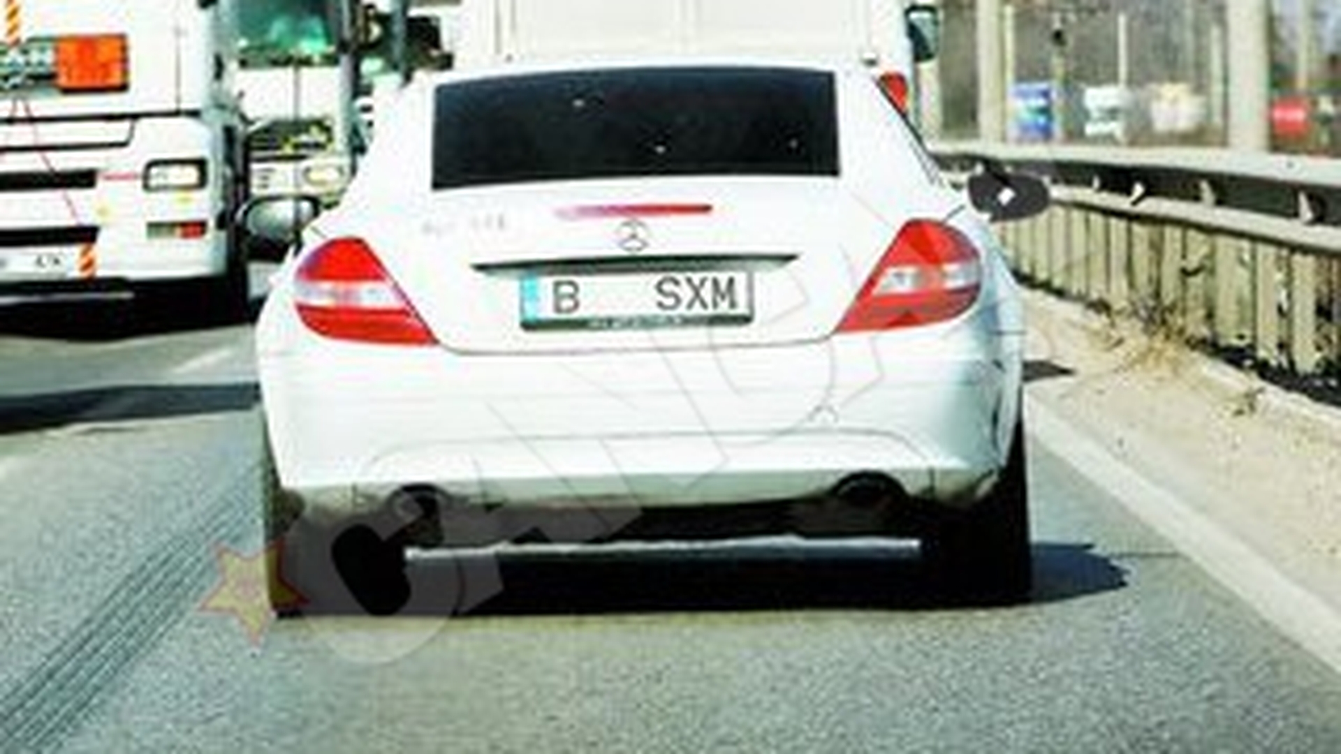 Simona Sensual si-a abandonat masina de frica paparazzilor