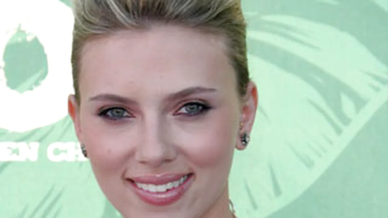 Scarlett Johansson va petrece Revelionul mancand pizza si uitandu-se la filme